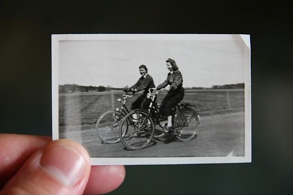 Margareta to the left with upside down drop handlebars