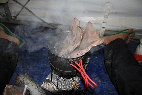 Cooking "combat ration packs" from the UN