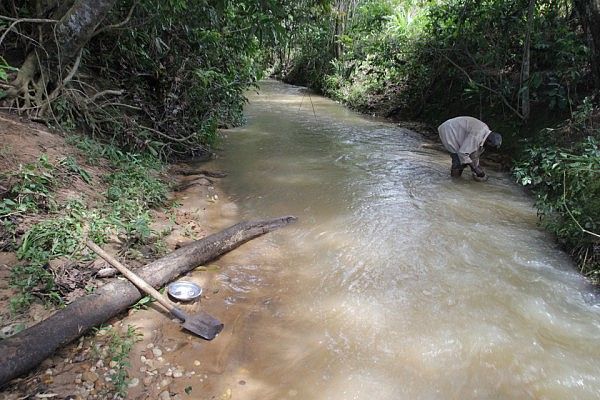 Panning for Angolan gold