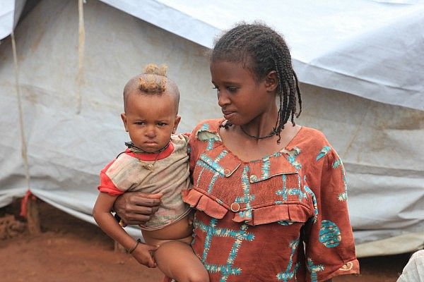 A girl with her daughter