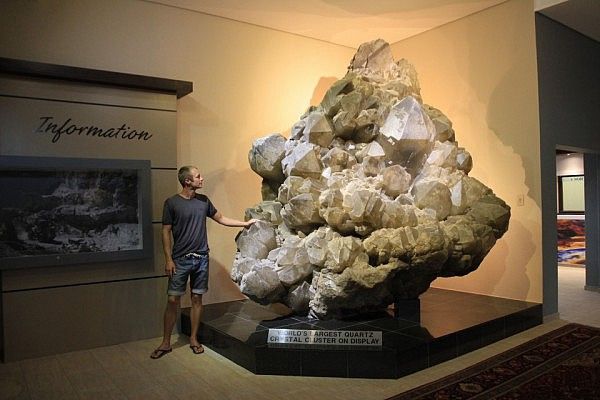 World's largest quartz crystal cluster